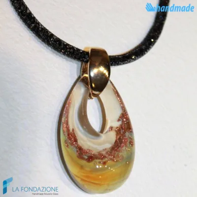 Ivory drop-shaped pendant in Chalcedony with crystal net collar